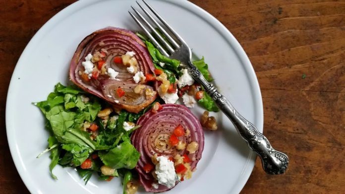 Top 10 Health Benefits of Red Onions and Arugula